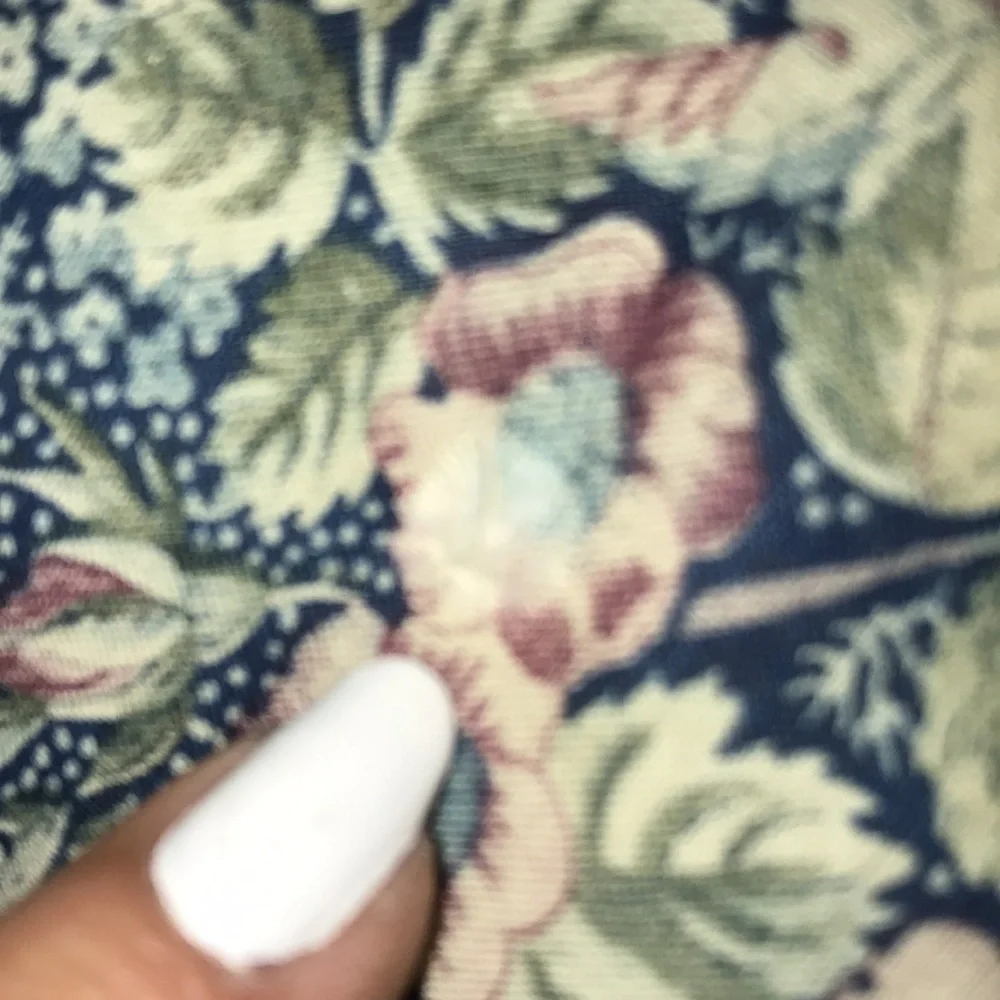 💐FLORAL square ruffle pillows tiny flaw size 17” X 17”